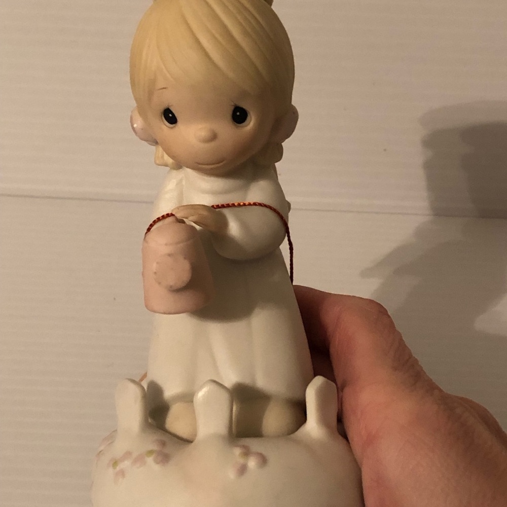 Precious Moments Sending you a rainbow figurine - Picture 6 of 8